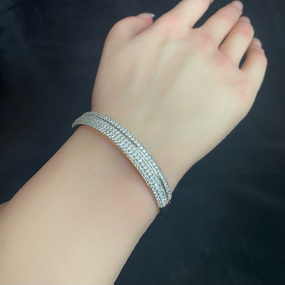 Bangle bracelet